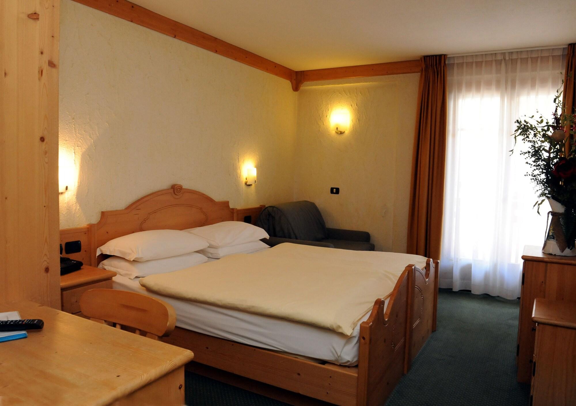 Hotel Helvetia リヴィーニョ エクステリア 写真