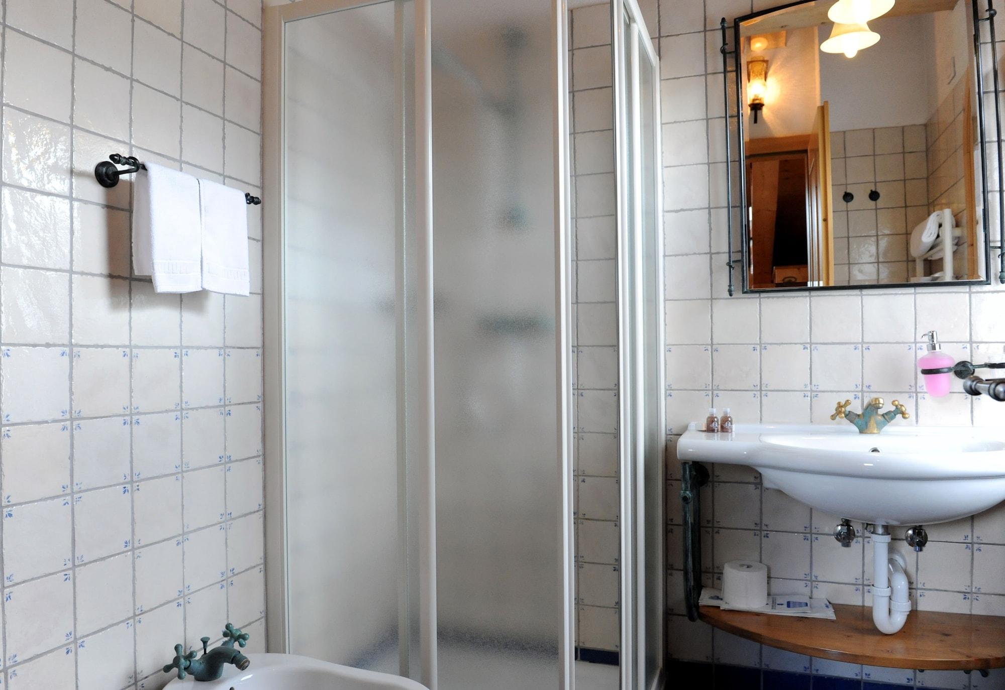 Hotel Helvetia リヴィーニョ エクステリア 写真