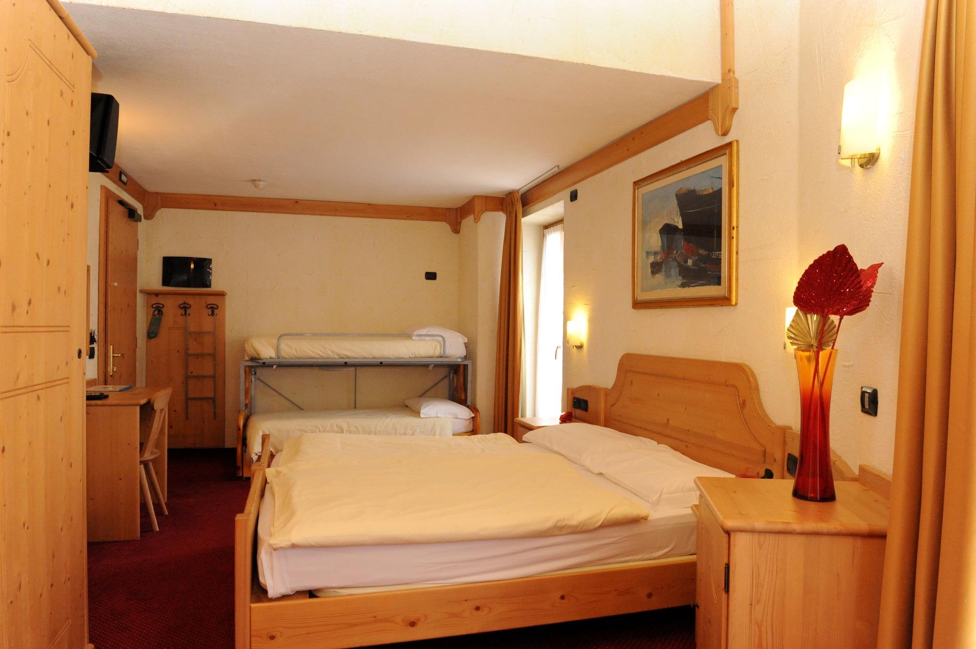 Hotel Helvetia リヴィーニョ エクステリア 写真