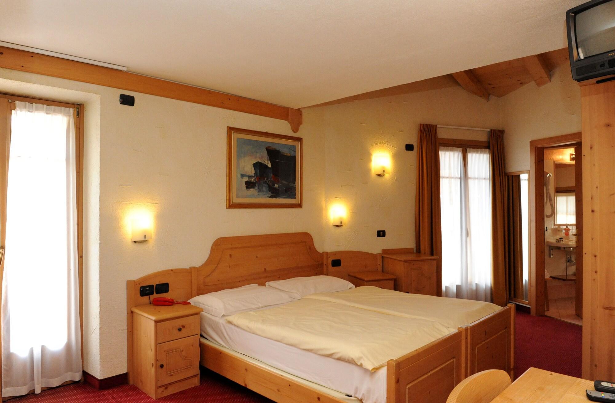 Hotel Helvetia リヴィーニョ エクステリア 写真
