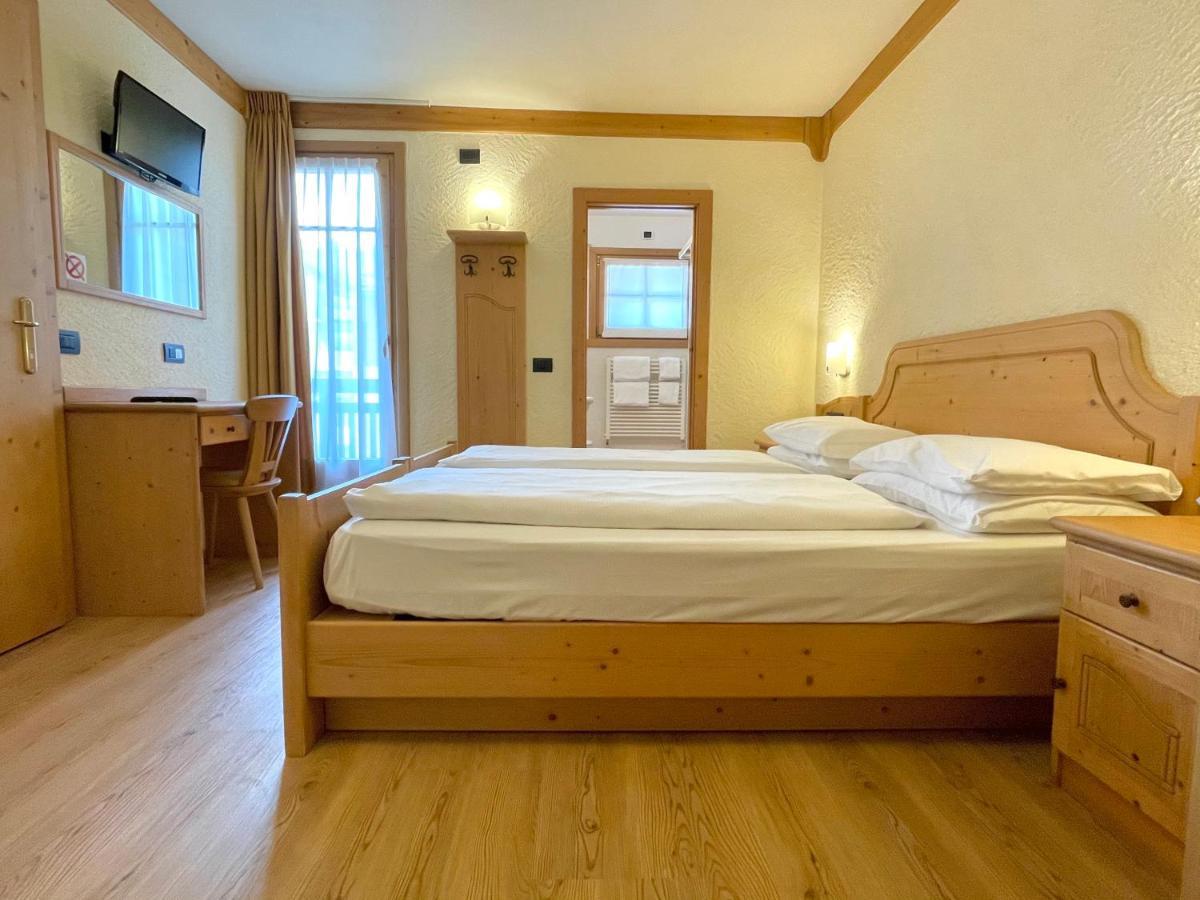 Hotel Helvetia リヴィーニョ エクステリア 写真