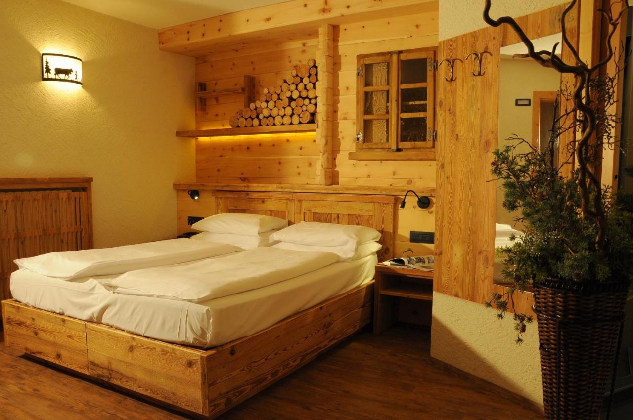 Hotel Helvetia リヴィーニョ エクステリア 写真