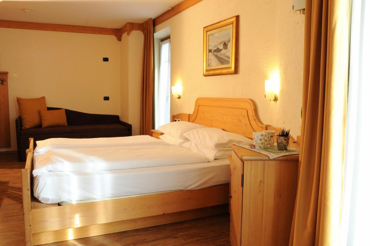 Hotel Helvetia リヴィーニョ エクステリア 写真