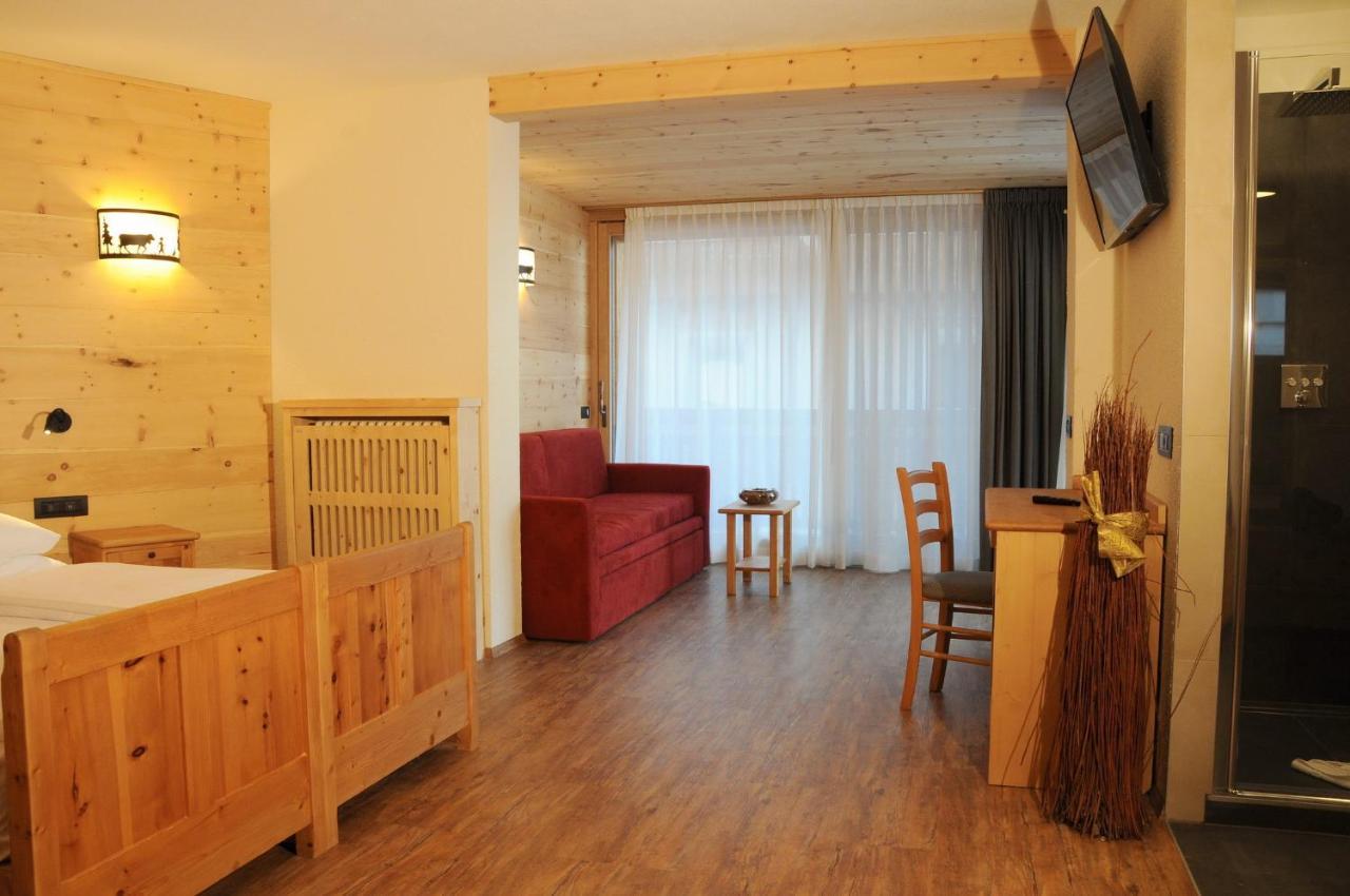Hotel Helvetia リヴィーニョ エクステリア 写真