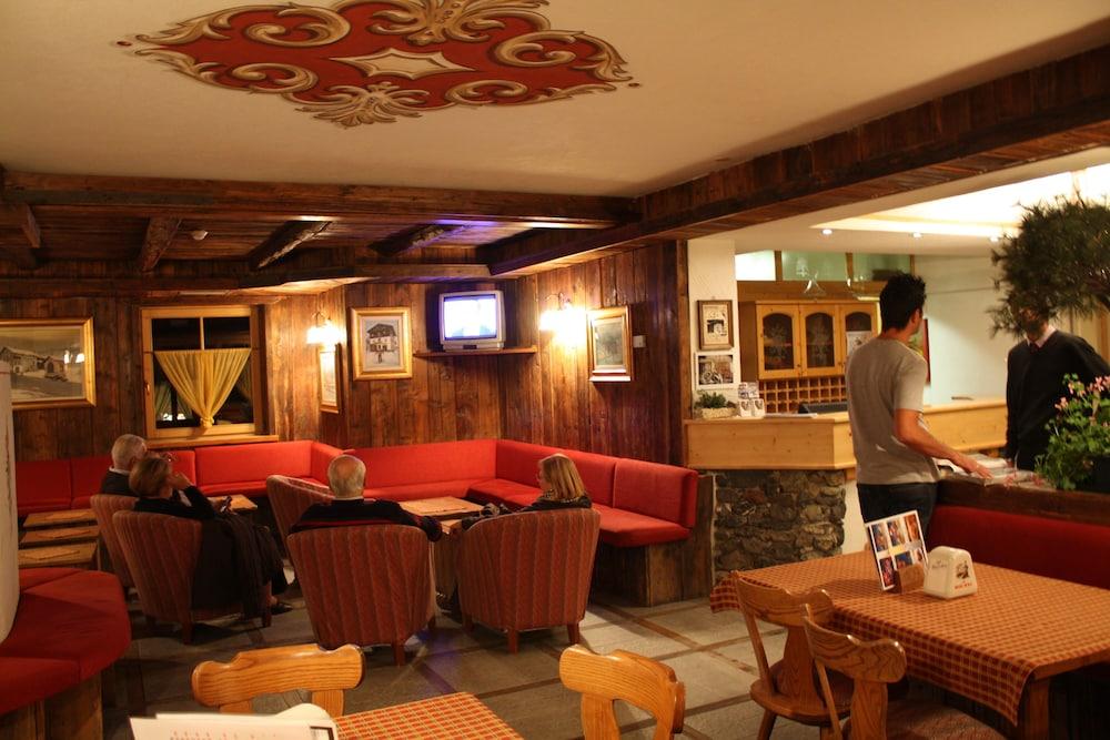 Hotel Helvetia リヴィーニョ エクステリア 写真