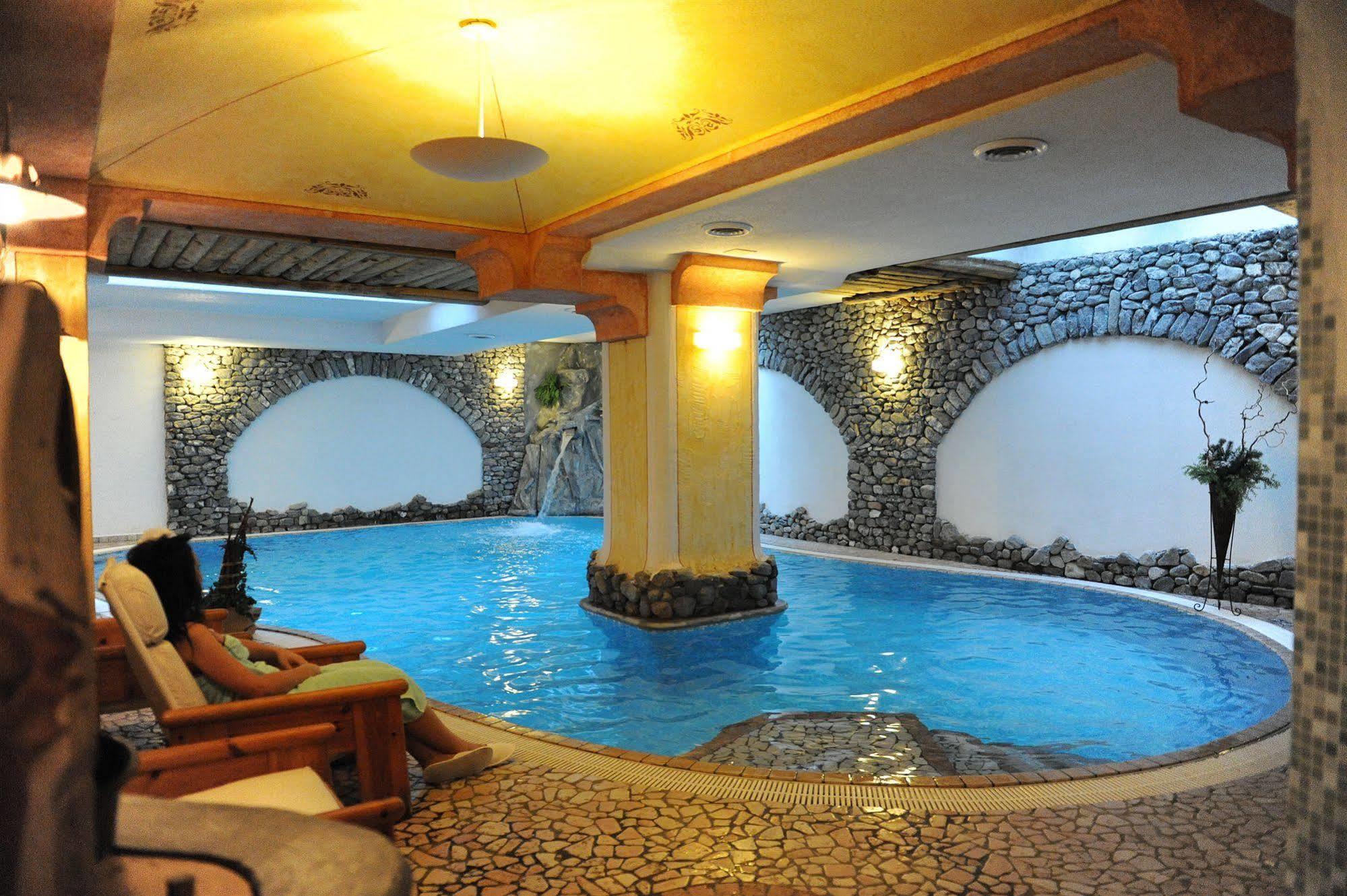 Hotel Helvetia リヴィーニョ エクステリア 写真