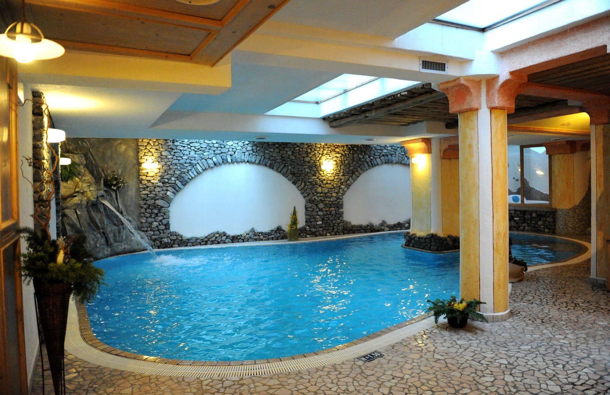 Hotel Helvetia リヴィーニョ エクステリア 写真